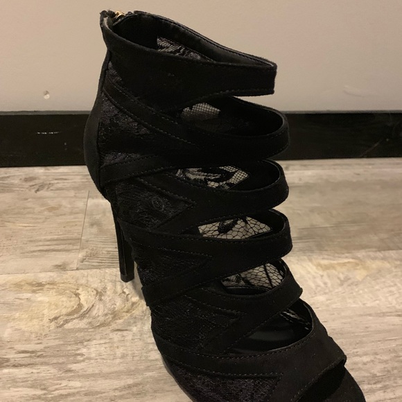 Strappy heels - Picture 2 of 2